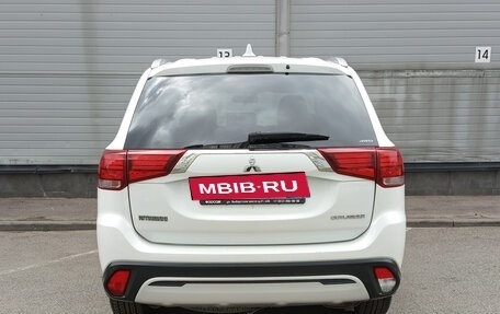 Mitsubishi Outlander III рестайлинг 3, 2019 год, 2 149 000 рублей, 6 фотография