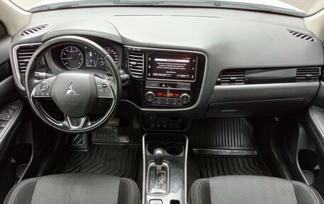 Mitsubishi Outlander III рестайлинг 3, 2019 год, 2 149 000 рублей, 14 фотография