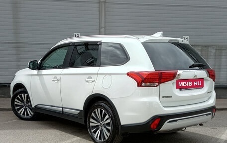 Mitsubishi Outlander III рестайлинг 3, 2019 год, 2 149 000 рублей, 7 фотография