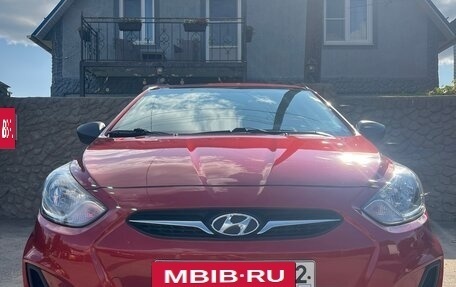 Hyundai Solaris II рестайлинг, 2013 год, 850 000 рублей, 2 фотография