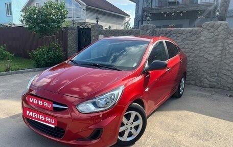 Hyundai Solaris II рестайлинг, 2013 год, 850 000 рублей, 3 фотография