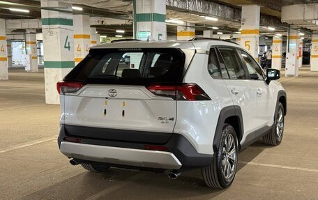 Toyota RAV4, 2024 год, 3 850 000 рублей, 7 фотография