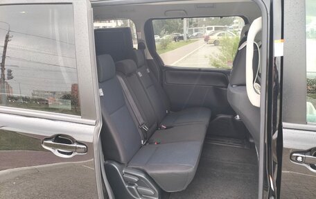 Toyota Voxy III, 2018 год, 2 450 000 рублей, 3 фотография