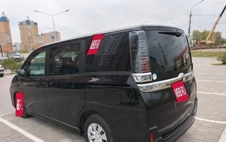 Toyota Voxy III, 2018 год, 2 450 000 рублей, 6 фотография