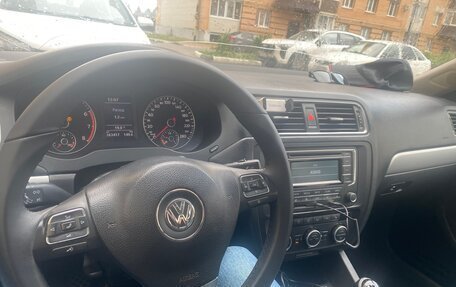 Volkswagen Jetta VI, 2013 год, 800 000 рублей, 6 фотография