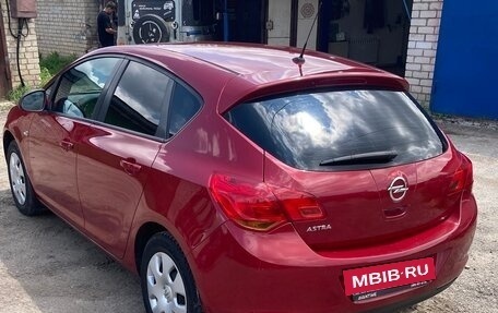 Opel Astra J, 2010 год, 610 000 рублей, 2 фотография