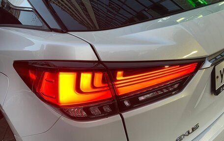 Lexus RX IV рестайлинг, 2020 год, 5 600 000 рублей, 20 фотография