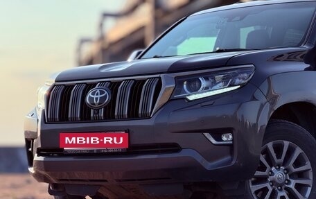 Toyota Land Cruiser Prado 150 рестайлинг 2, 2018 год, 4 680 000 рублей, 3 фотография