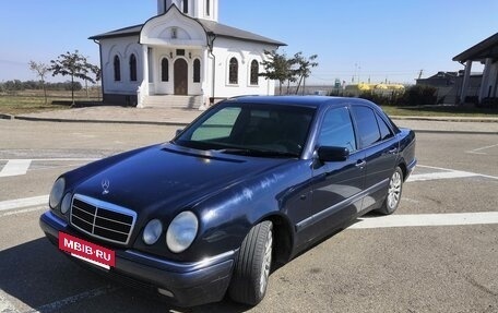 Mercedes-Benz E-Класс, 1997 год, 435 000 рублей, 2 фотография