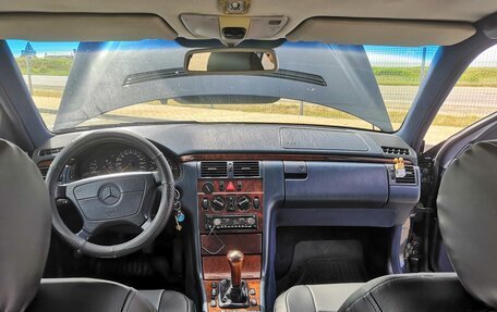 Mercedes-Benz E-Класс, 1997 год, 435 000 рублей, 15 фотография