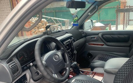 Toyota Land Cruiser 100 рестайлинг 2, 2001 год, 1 530 000 рублей, 12 фотография