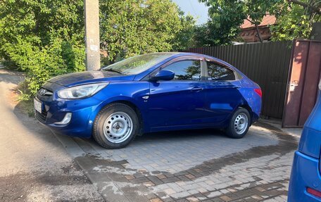 Hyundai Solaris II рестайлинг, 2013 год, 730 000 рублей, 3 фотография