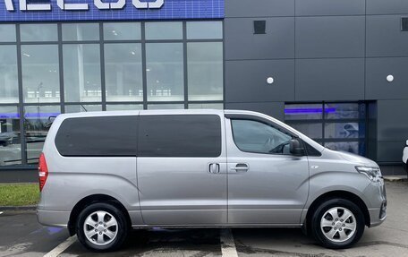 Hyundai Grand Starex Grand Starex I рестайлинг 2, 2018 год, 3 199 000 рублей, 5 фотография