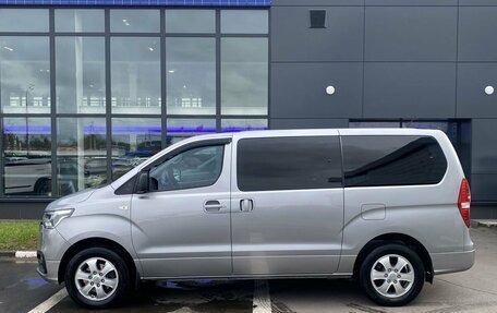 Hyundai Grand Starex Grand Starex I рестайлинг 2, 2018 год, 3 199 000 рублей, 4 фотография