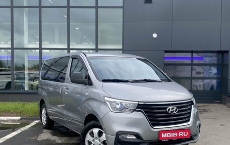 Hyundai Grand Starex Grand Starex I рестайлинг 2, 2018 год, 3 199 000 рублей, 3 фотография