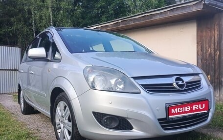 Opel Zafira B, 2012 год, 825 000 рублей, 1 фотография