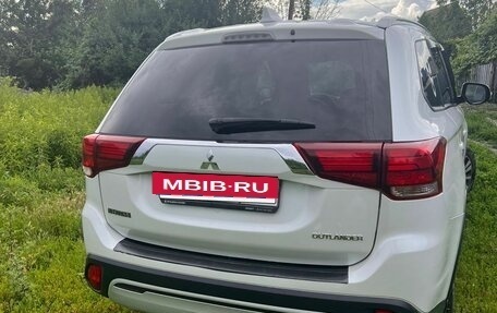 Mitsubishi Outlander III рестайлинг 3, 2019 год, 2 080 000 рублей, 12 фотография
