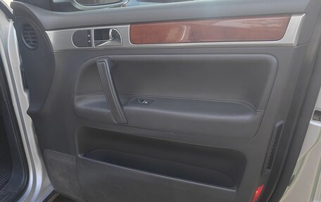 Volkswagen Touareg III, 2003 год, 980 000 рублей, 10 фотография