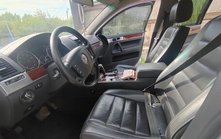 Volkswagen Touareg III, 2003 год, 980 000 рублей, 21 фотография