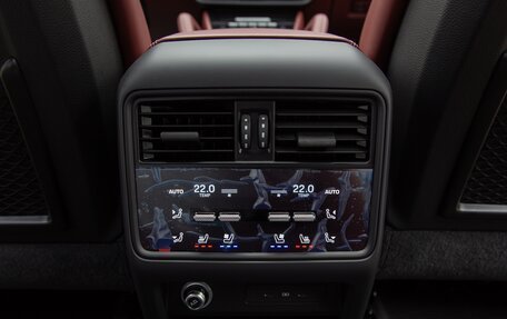 Porsche Cayenne III, 2024 год, 21 000 000 рублей, 38 фотография