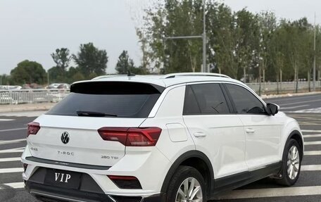 Volkswagen T-Roc I, 2021 год, 1 455 000 рублей, 2 фотография