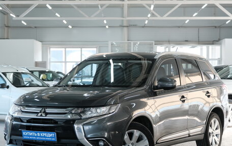 Mitsubishi Outlander III рестайлинг 3, 2015 год, 1 849 000 рублей, 4 фотография