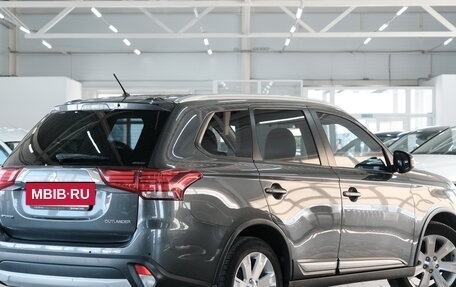 Mitsubishi Outlander III рестайлинг 3, 2015 год, 1 849 000 рублей, 7 фотография
