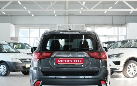 Mitsubishi Outlander III рестайлинг 3, 2015 год, 1 849 000 рублей, 6 фотография