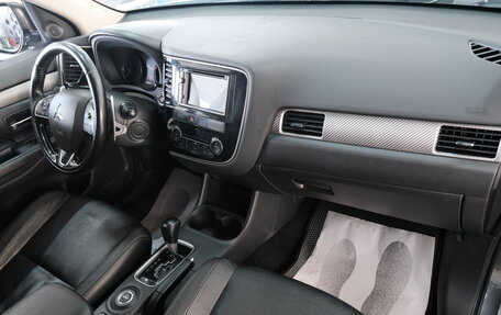 Mitsubishi Outlander III рестайлинг 3, 2015 год, 1 849 000 рублей, 18 фотография