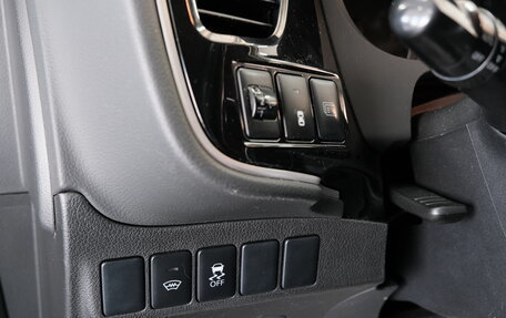 Mitsubishi Outlander III рестайлинг 3, 2015 год, 1 849 000 рублей, 10 фотография