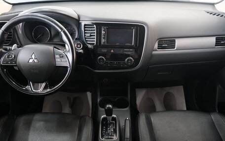 Mitsubishi Outlander III рестайлинг 3, 2015 год, 1 849 000 рублей, 14 фотография