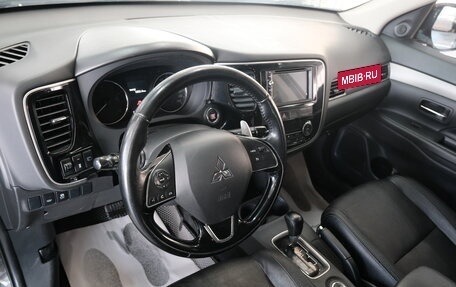 Mitsubishi Outlander III рестайлинг 3, 2015 год, 1 849 000 рублей, 12 фотография