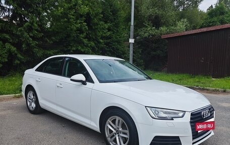Audi A4, 2018 год, 2 500 000 рублей, 10 фотография