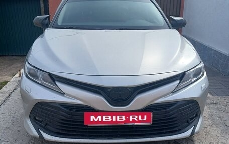 Toyota Camry, 2018 год, 2 110 000 рублей, 2 фотография