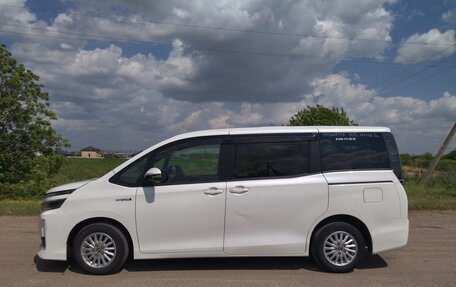 Toyota Voxy III, 2015 год, 1 930 000 рублей, 3 фотография