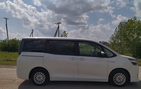 Toyota Voxy III, 2015 год, 1 930 000 рублей, 5 фотография