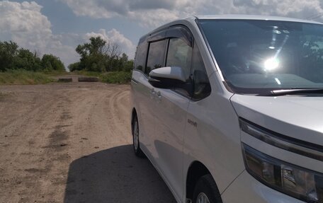 Toyota Voxy III, 2015 год, 1 930 000 рублей, 6 фотография