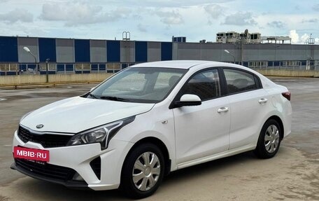 KIA Rio IV, 2021 год, 1 050 000 рублей, 2 фотография