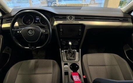 Volkswagen Passat B8 рестайлинг, 2017 год, 1 599 000 рублей, 8 фотография