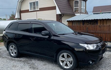 Mitsubishi Outlander III рестайлинг 3, 2012 год, 1 380 000 рублей, 3 фотография