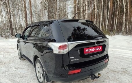 Mitsubishi Outlander III рестайлинг 3, 2012 год, 1 380 000 рублей, 10 фотография