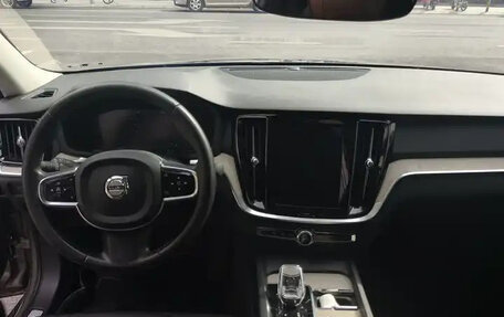 Volvo S60 III, 2022 год, 2 270 015 рублей, 10 фотография