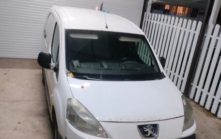 Peugeot Partner II рестайлинг 2, 2011 год, 650 000 рублей, 2 фотография
