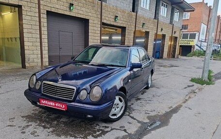 Mercedes-Benz E-Класс, 1999 год, 300 000 рублей, 1 фотография
