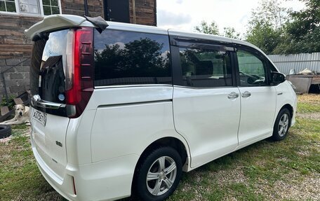 Toyota Esquire I, 2015 год, 1 450 000 рублей, 4 фотография