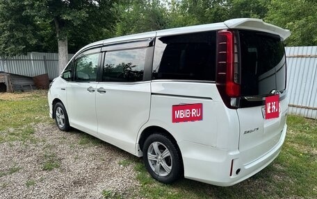 Toyota Esquire I, 2015 год, 1 450 000 рублей, 6 фотография