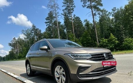Volkswagen Tiguan II, 2021 год, 3 700 000 рублей, 2 фотография