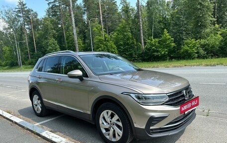 Volkswagen Tiguan II, 2021 год, 3 700 000 рублей, 3 фотография