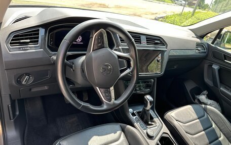 Volkswagen Tiguan II, 2021 год, 3 700 000 рублей, 13 фотография