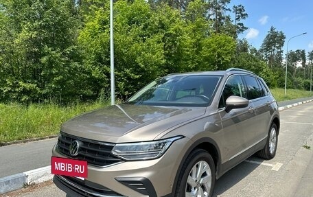 Volkswagen Tiguan II, 2021 год, 3 700 000 рублей, 4 фотография